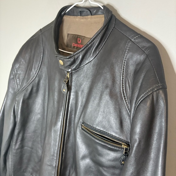 Danier, size 2XL, 100% genuine leather black jacket, biker rockstar - Picture 8 of 10